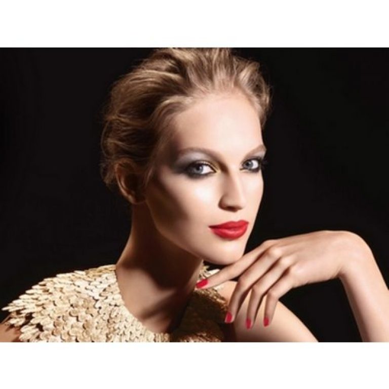 Chanel Christmas Look 2014 Precious Feathers