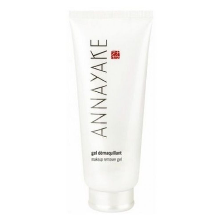 the famous Annayake Cleansing Gel, the secret to smoother skin