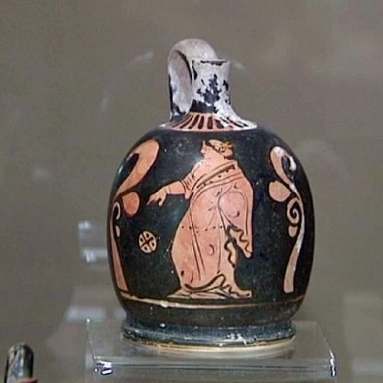 Perfumes through the centuries