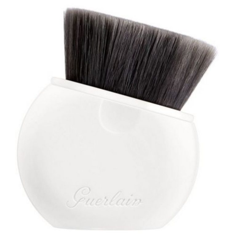 A specific brush for L’Essentiel Guerlain foundation