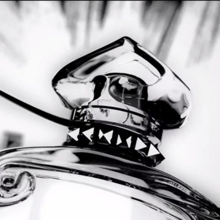 The film Guerlain Black Perfecto La Petite Robe Noire