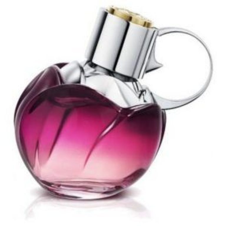 Wanted Girl By Night, welcome to the nightlife and seductive atmosphere of Azzaro!